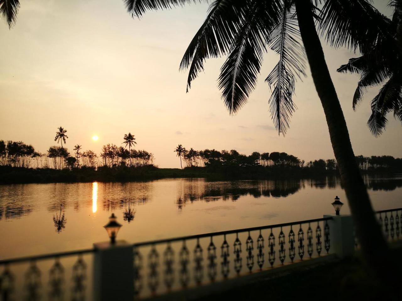 Voye Homes Majestic Retreat Resort Varkala Paravūr Exterior foto